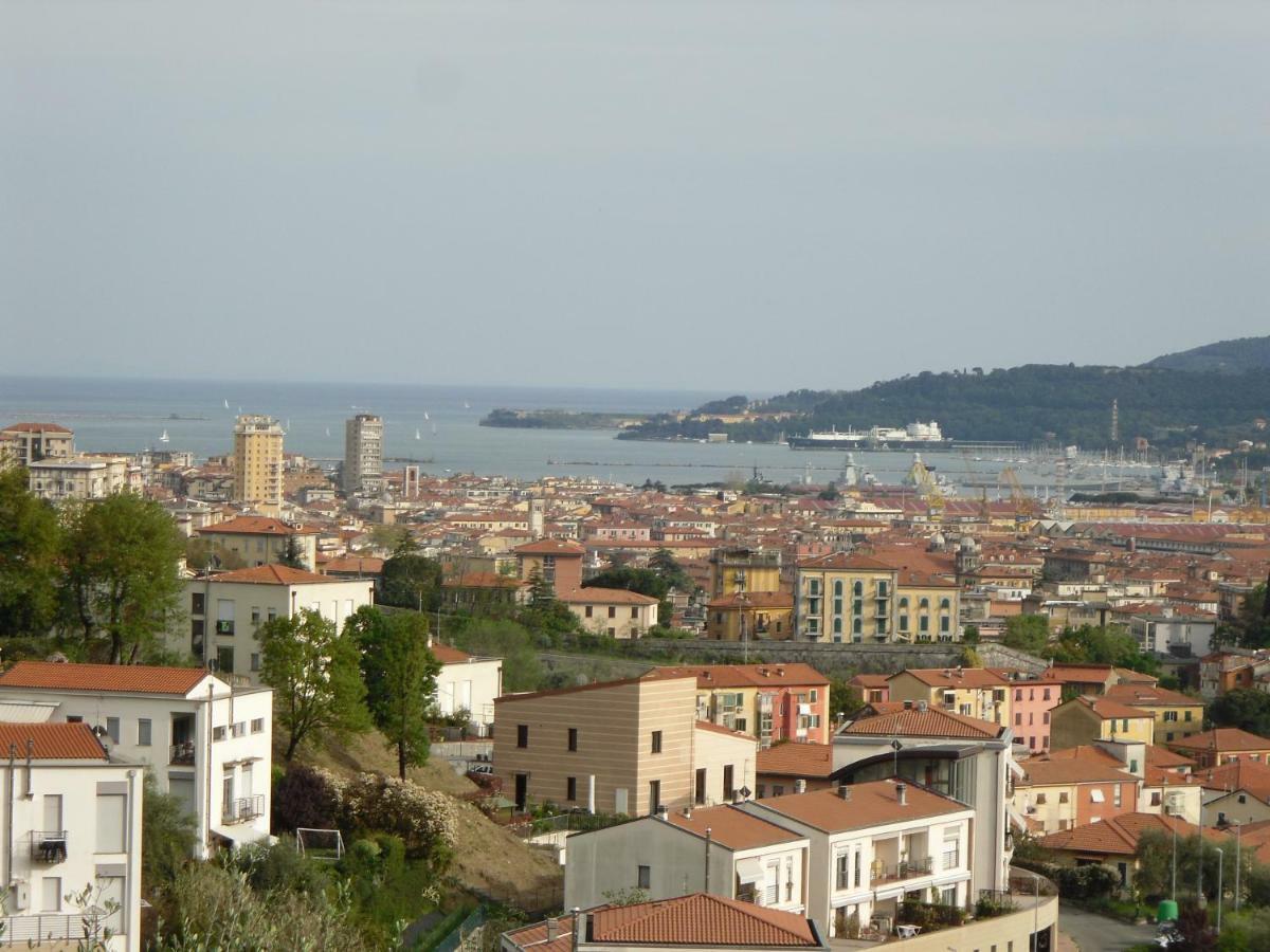 Apartment In The Green La Spezia Buitenkant foto