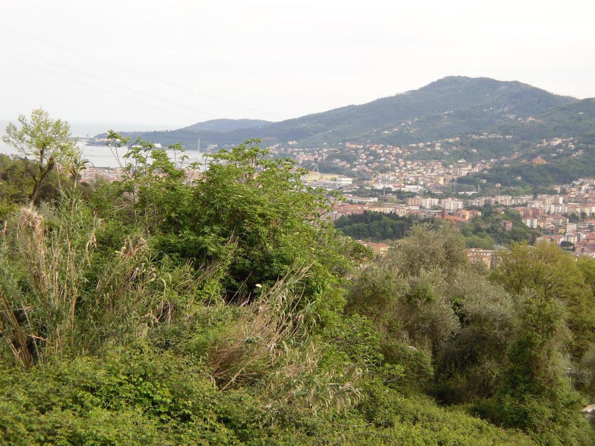 Apartment In The Green La Spezia Buitenkant foto